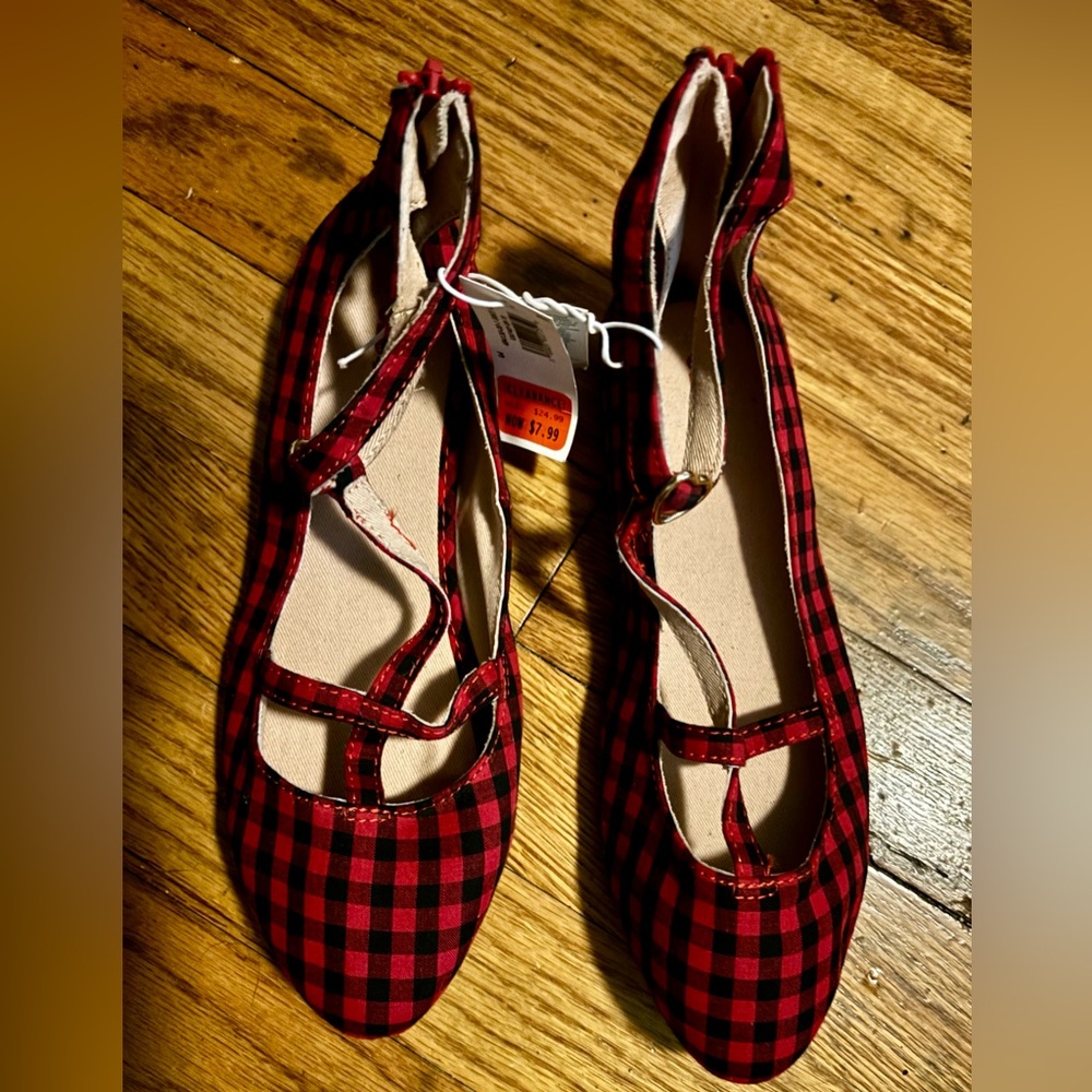 Old Navy T strap ballet flats